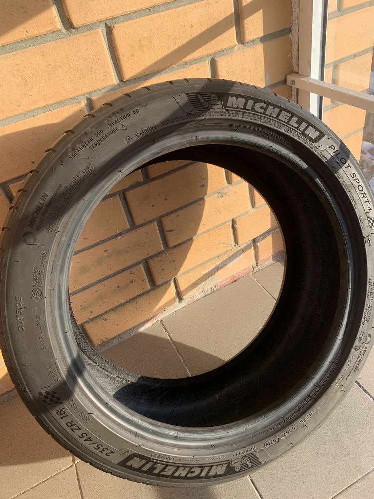 Michelin Pilot Sport 4