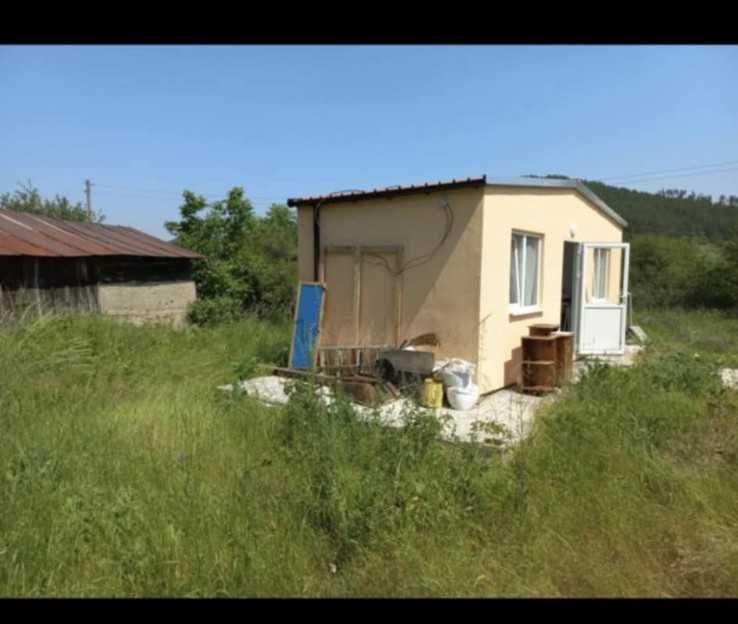 къща с дворно място в с.Бабица