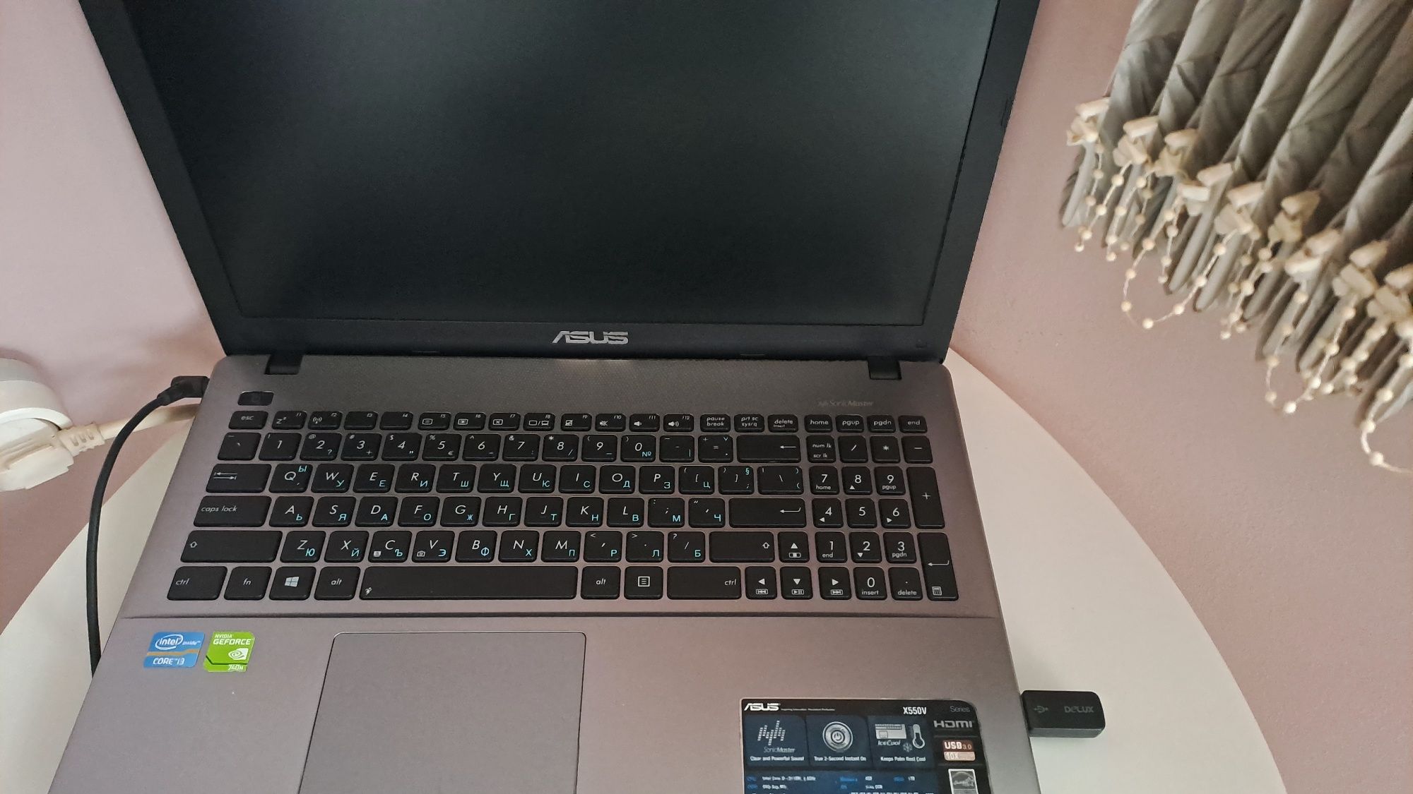 Лаптоп Asus x550v