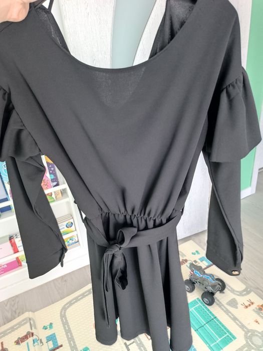 Черна рокля подходяща за ежедневието или за официален повод