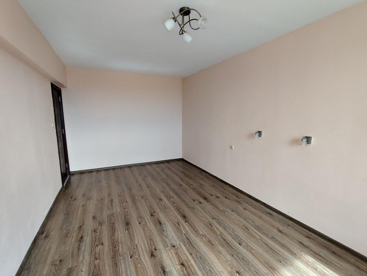 Продава се Двустаен апартамент в Бургас, Славейков - 76 кв.м за 1573 €/кв.м - Снимка #11