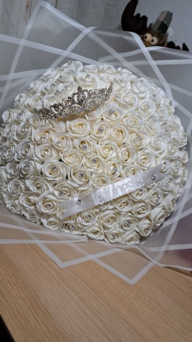 Vând buchet 101 trandafiri