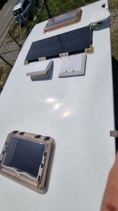 Rulota Swift Challenger, pat insula, 2 zone, dus separat, Panou solar