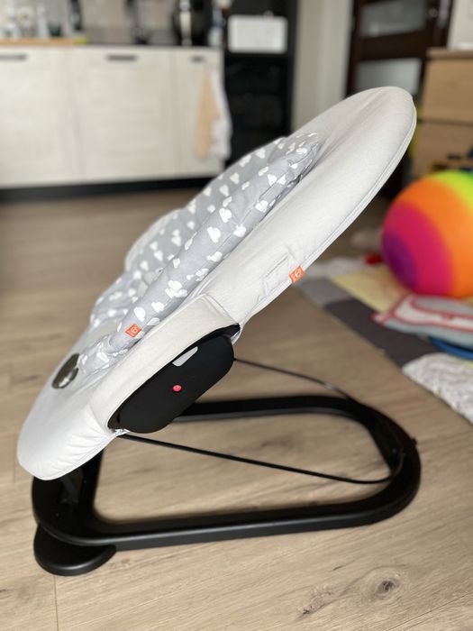 Stokke bouncer шезлонг