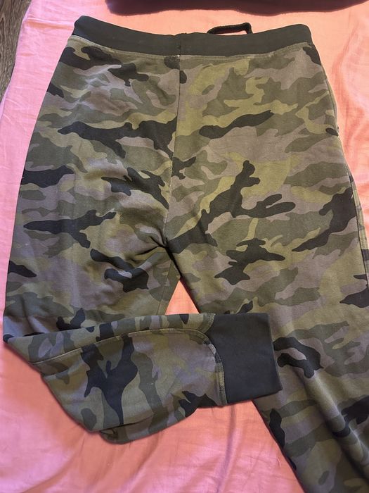 Камуфлажен dri-fit nike анцуг