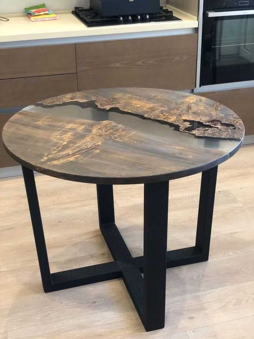 Продам стол из смолы