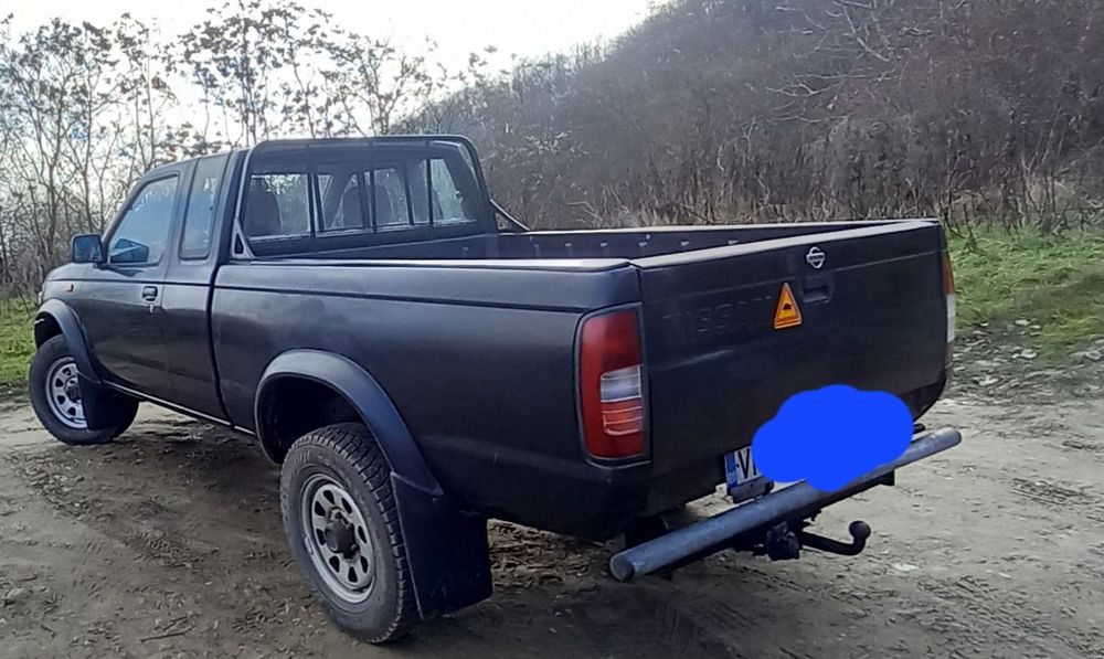 Vând Nissan navara