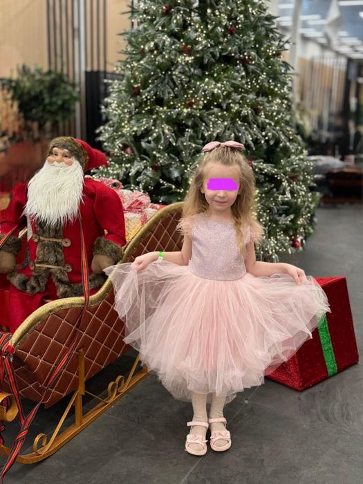 Продам красивое платье на девочку