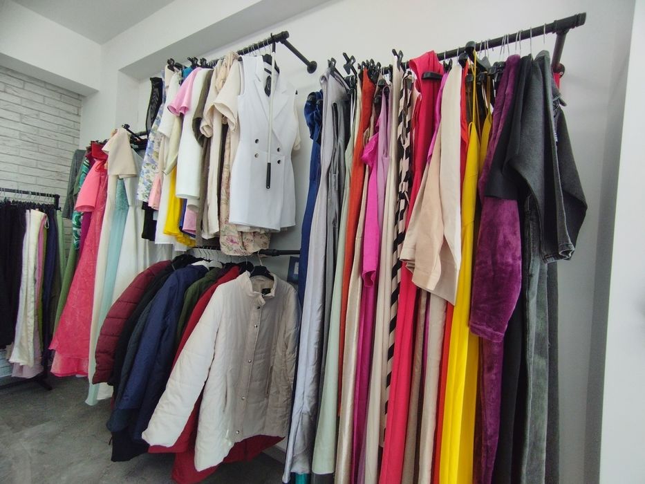 Lot de haine pentru revânzare