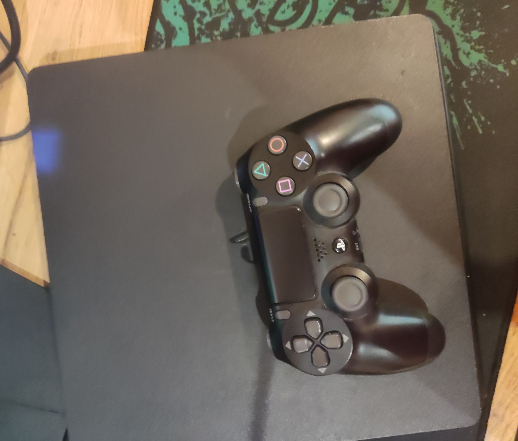 PS4 Slim 1TB + джойстик