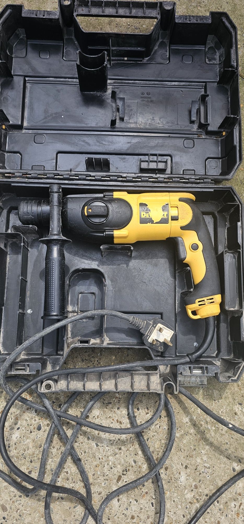 bormasina dewalt