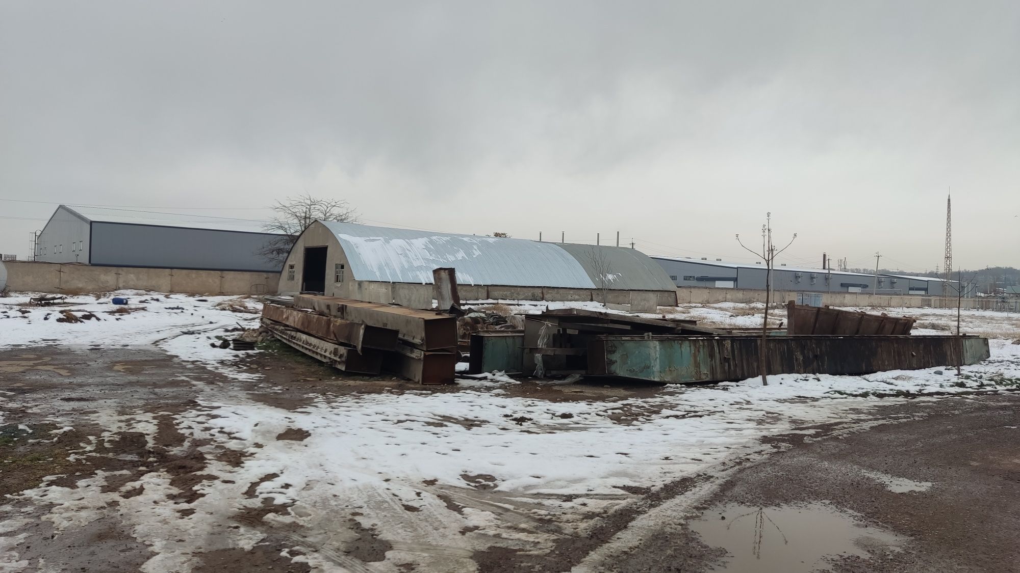 Сдаётся производственно-складское помещение в Чирчике (Промзона)