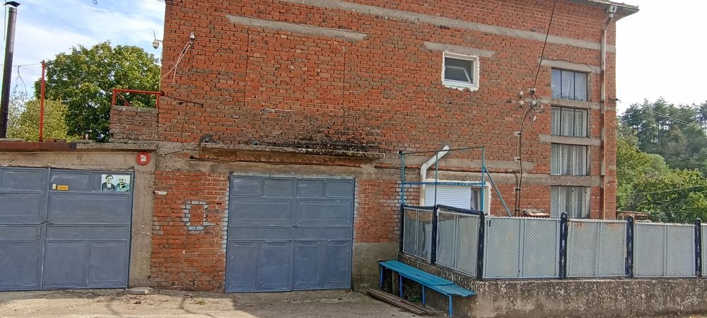 Гаражна двукрилна врата