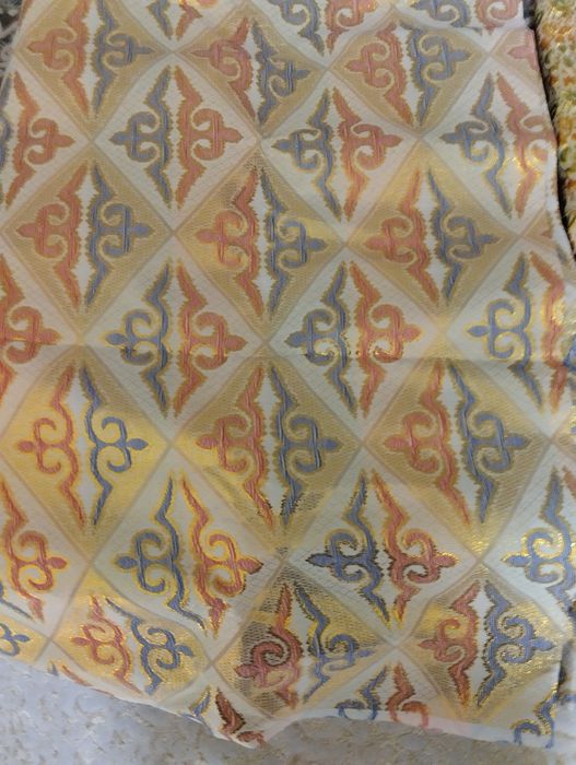 Отрезы парча и атлас желтый