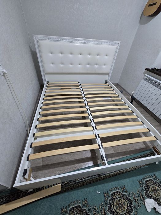 Продам Кровать с матрасом