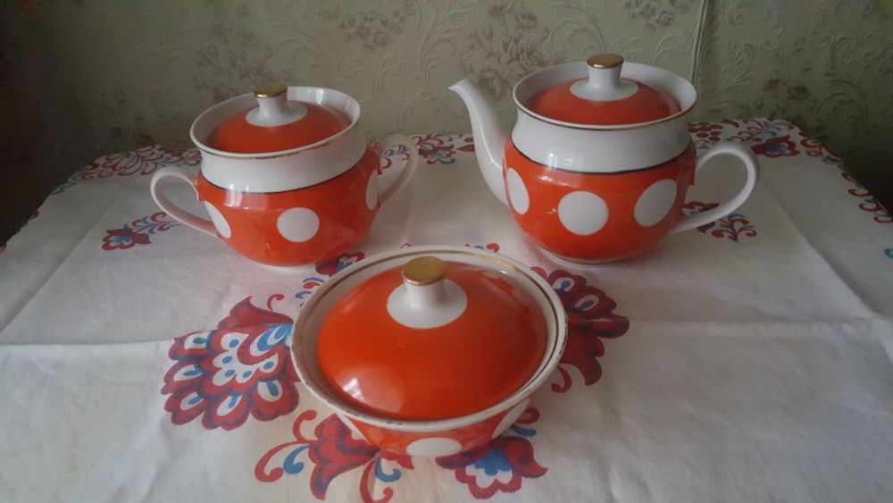 Чайный набор красный в белый горошек
