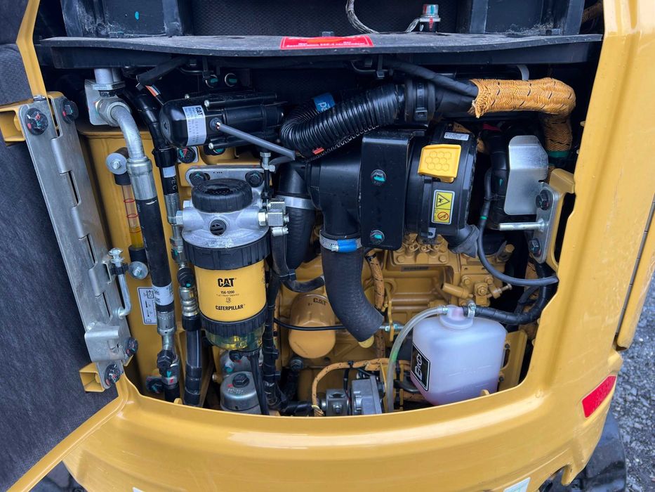 miniexcavator CAT sau CATERPILLAR din 2021