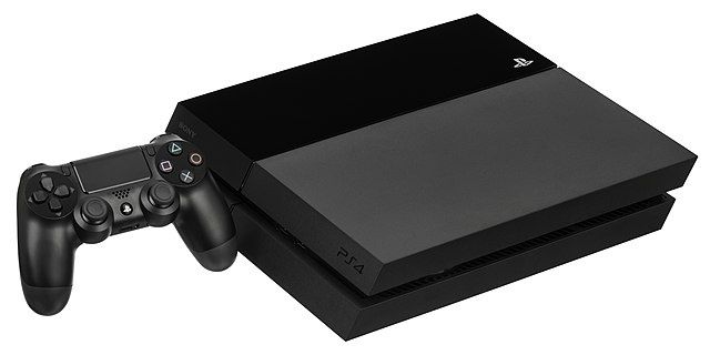 Продам PS4 в приемлемом состоянии