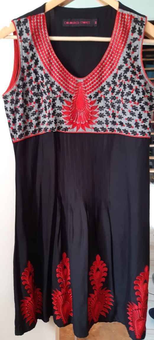 Rochie elegantă, brodată,  mărimea 40/M