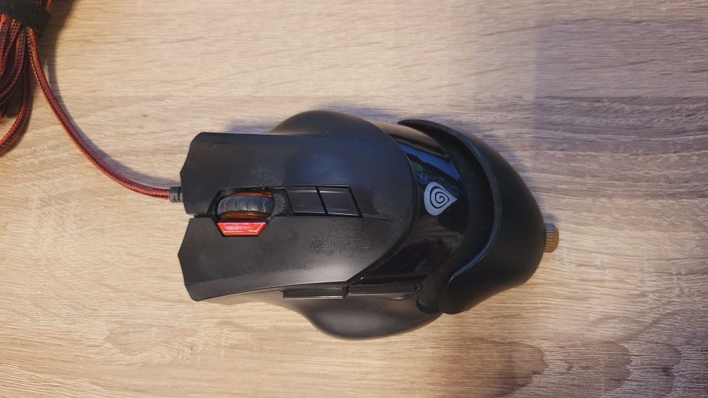 Mouse Gaming Genesis GX69 customizabil, infinit click si soft avansat