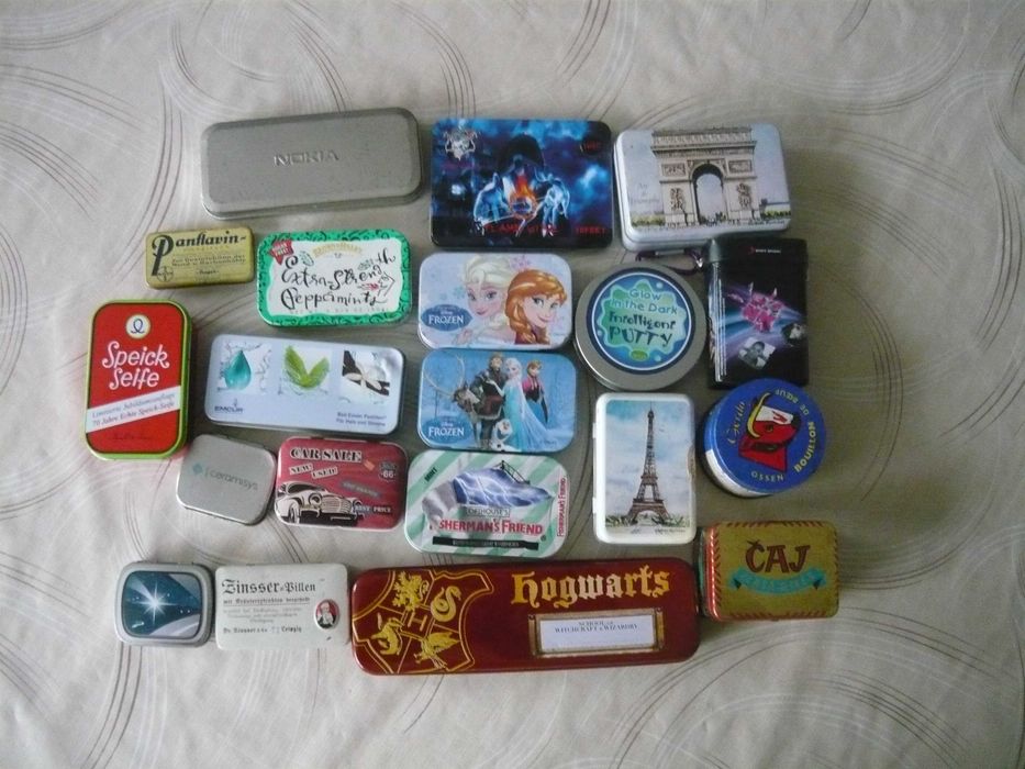 Стари Автентични метални кутии