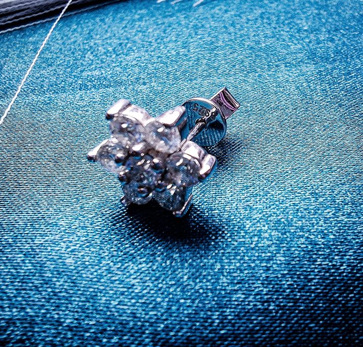 Cercei cu moissanite