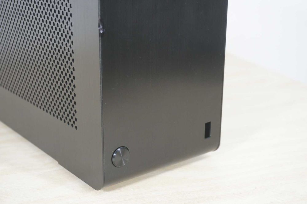 ITX SFX SFF Кутия Lian Li Dan A4 v2 - PCIe 3.0 riser / вкл ДДС