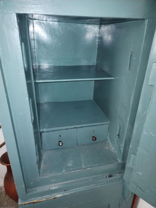 Продавам огнеупорна каса