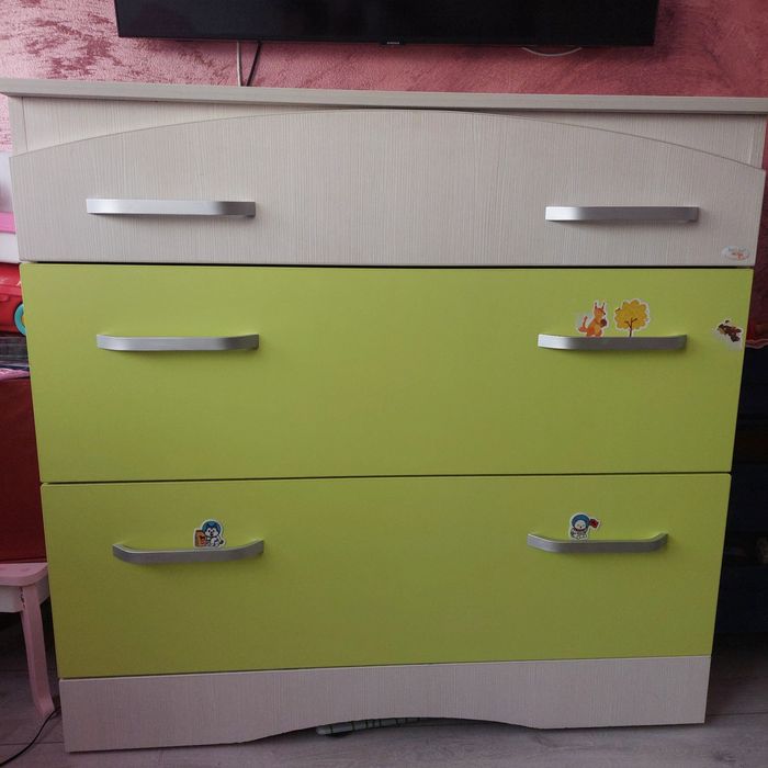 Comoda cu 3  camera copil