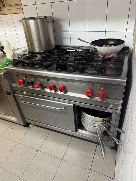 Vand aragaz profesional 6 ochiuri cu cuptor, stare perfecta, pret 3000