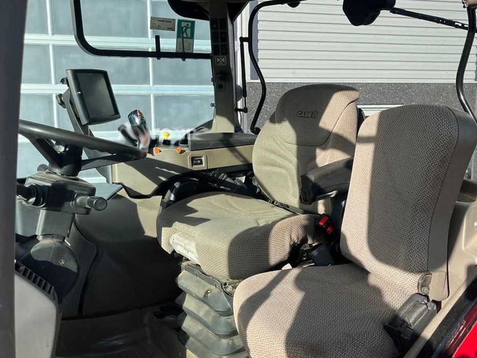 Колесный трактор  Case IH PUMA 185 CVX Med frontlift RED Model