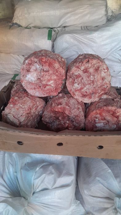 Корм для собак и кошек.