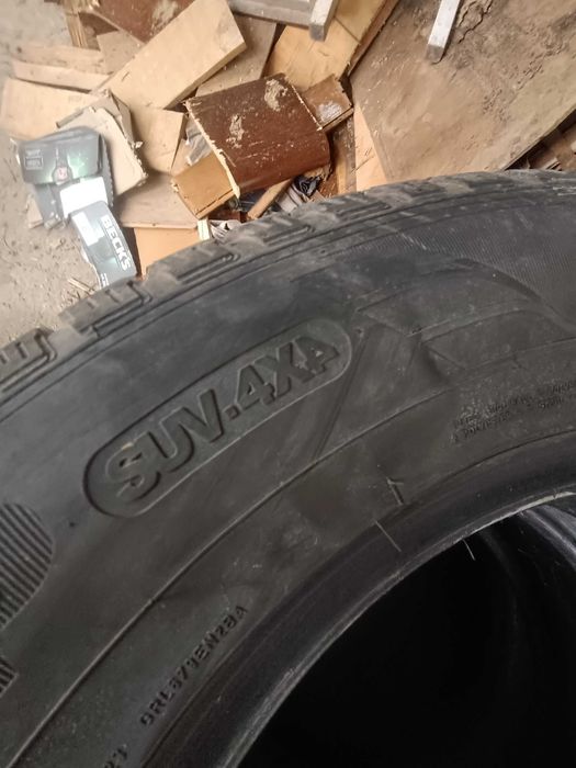 Vând set cauciucuri de vara SUV 215/70r16 good year aproape noi