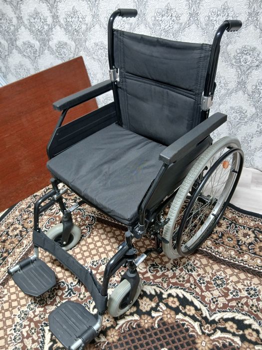 Продам инвалидную коляску