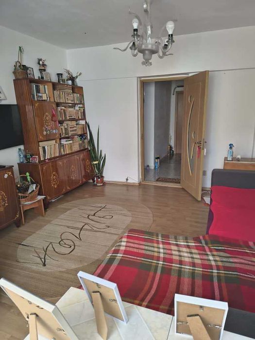 Vanzare apartament 3 camere decomandat - Slobozia Central
