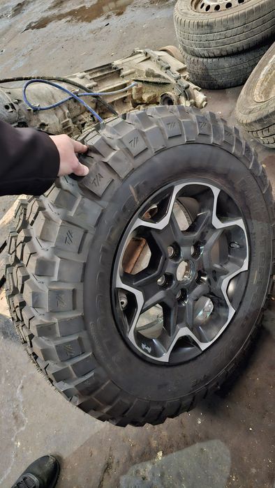 Anvelope BFG MT 255/75R17 cu jante Jeep Wrangler Rubicon