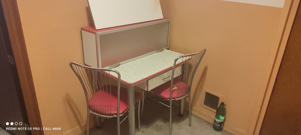 Masă  bucatarie cu 3 scaune