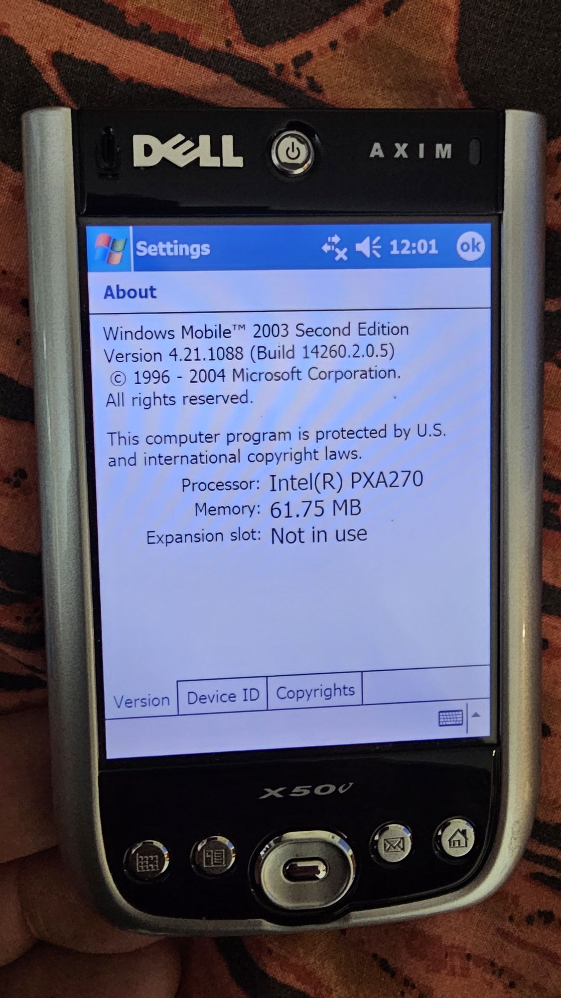 Продавам джобен компютър Dell Axim X50v