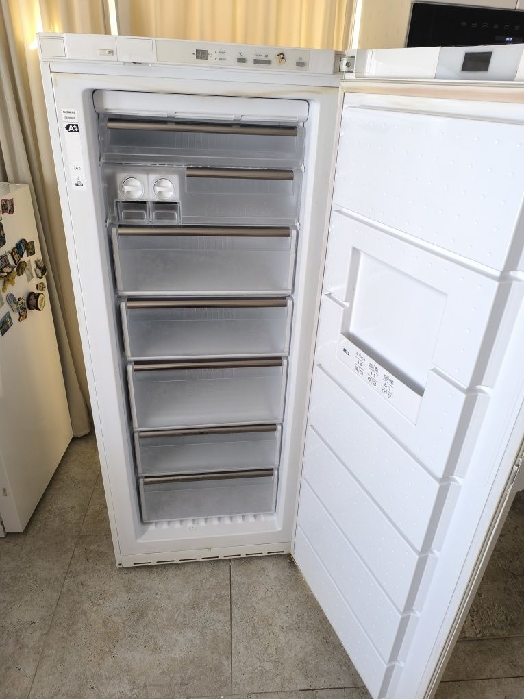 Фризер  Siemens GS36NA31 - 310 литра.