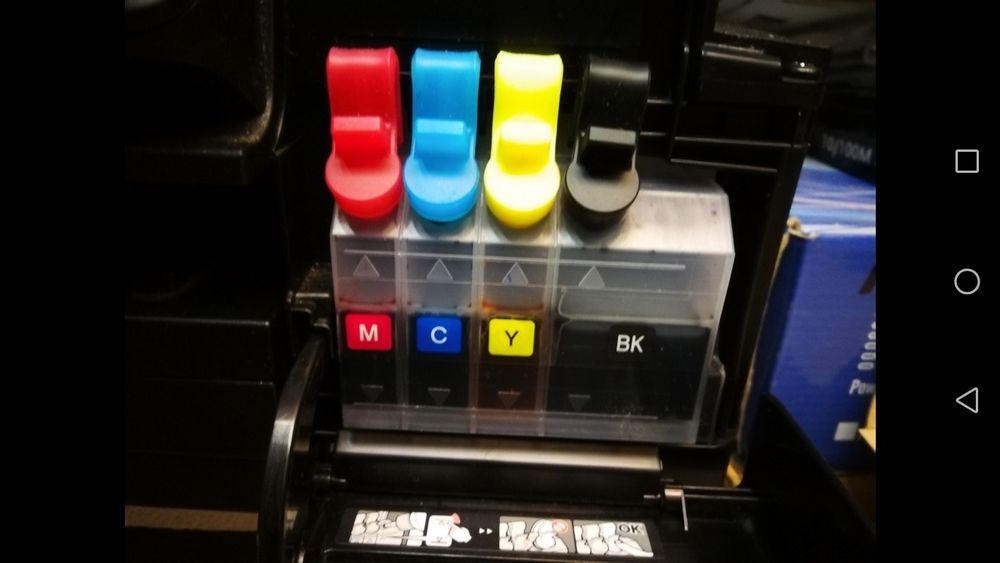 Продавам Brother DCP-T300 работещ. Цял или на части.