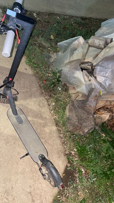 Vând trotineta electrica xiaomi pro