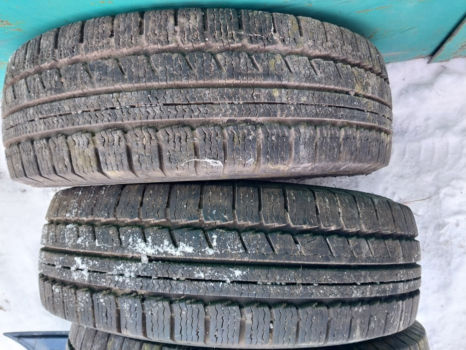 4 шины Nokian 195 70 R15C. Цешка для груза.