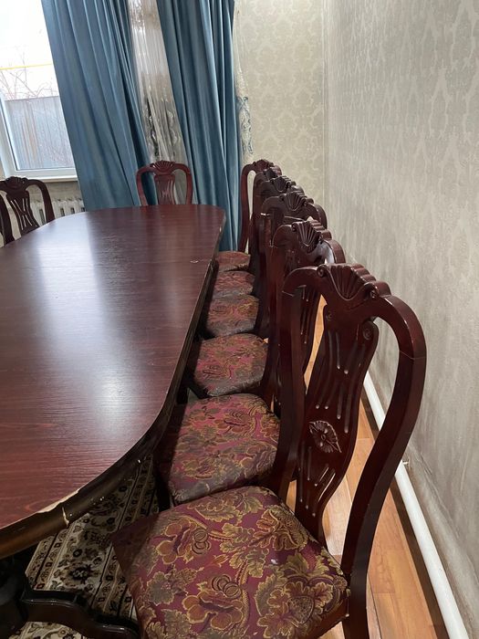 Стол со стульями