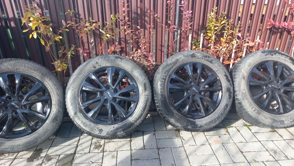 Vând jante cu amvelope de iarna cu dimensiuni 215/60/16 99H16