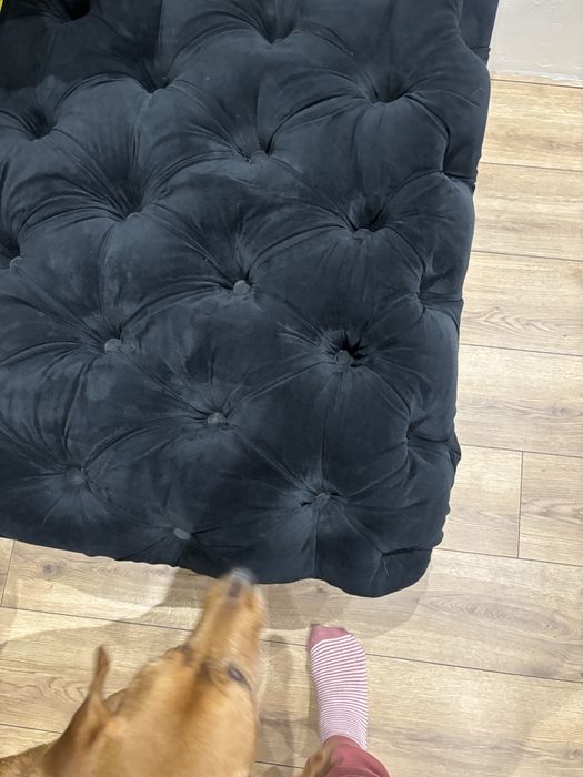 Голям капитониран диван