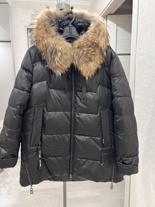 Продам куртки новые