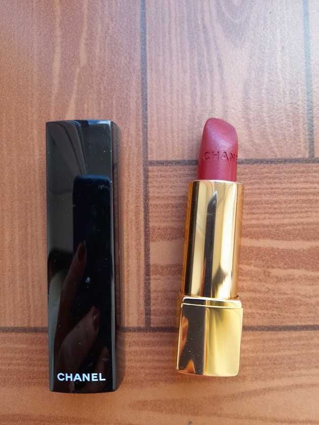 Ruj Chanel Rouge Allure 135 Enigmatique