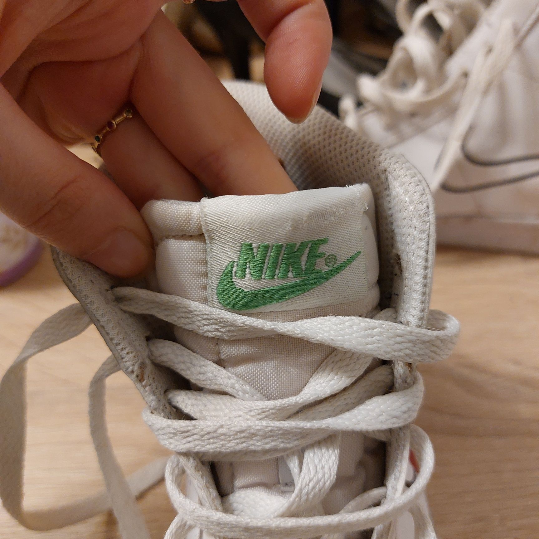 Blazeri Nike din piele