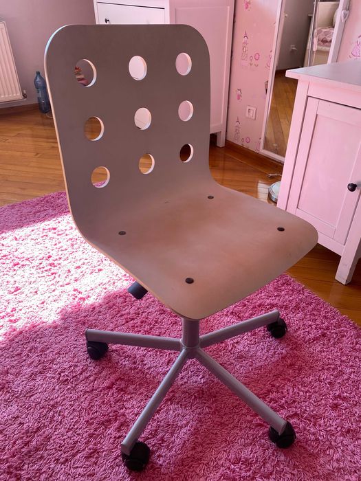 Scaun alb de birou din lemn, cu rotile, regalbil pe inaltime (IKEA)