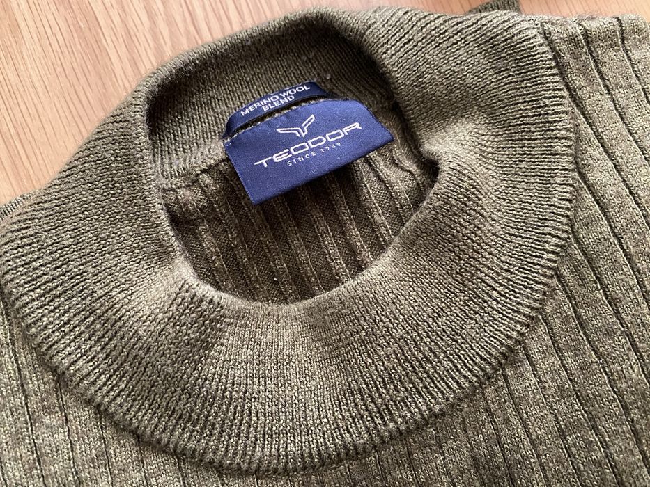 Мъжки вълнен пуловер на Теодор